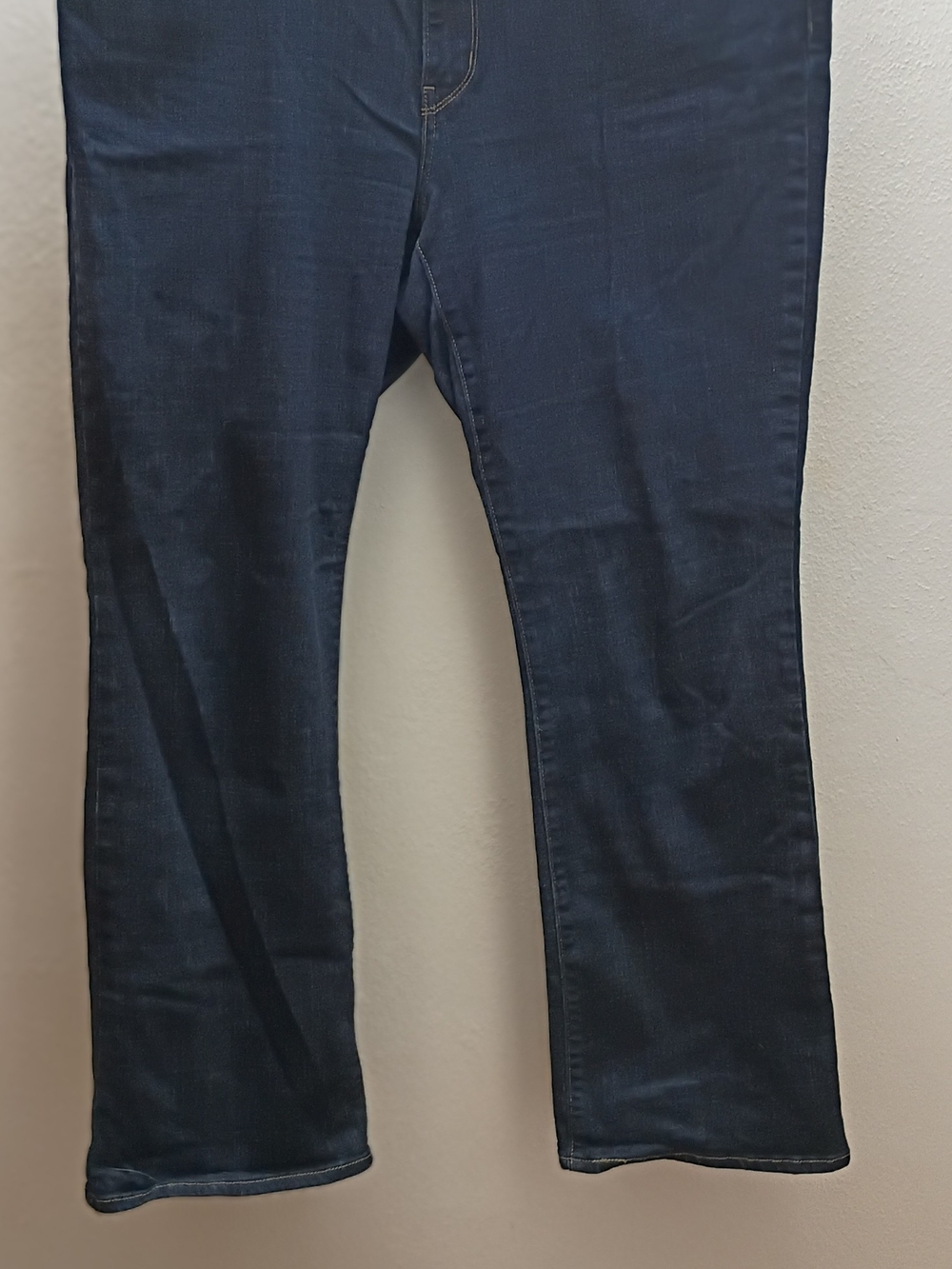 Pristine Dark Wash Classic Bootcut Stretch Levi's Blue Jean - Plus 16M W33 L32